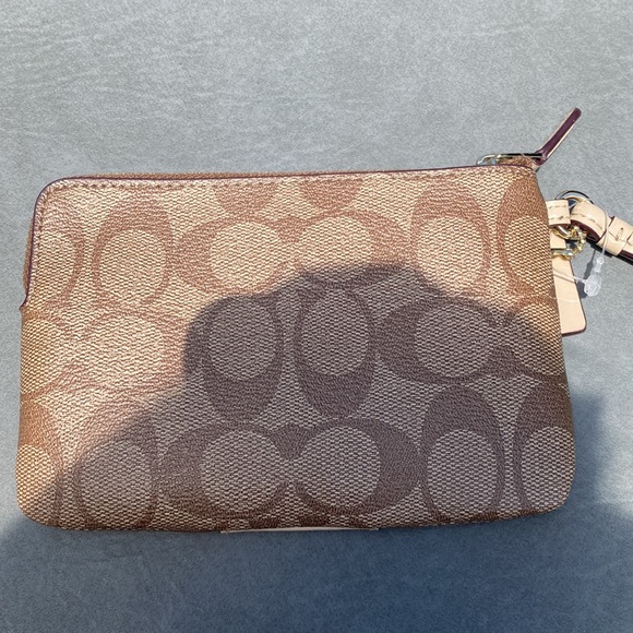 Coach beautiful wristlet new with out tags - Picture 5 of 6
